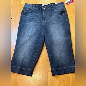 NWT Fashion Bug Brand Secret Slimmer Denim Capris Size 18W.